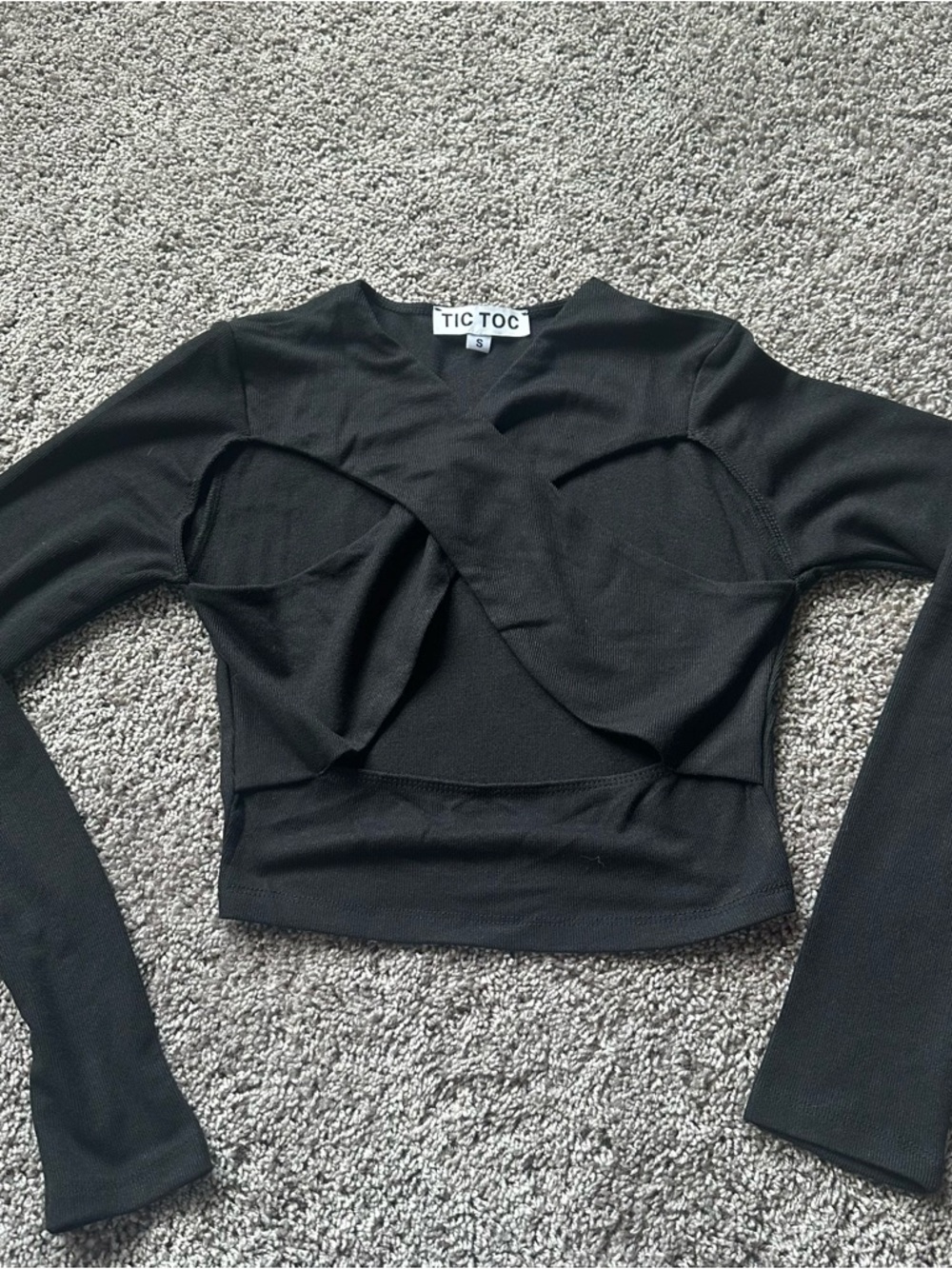 Tic Toc Black Long-Sleeve Twist-Front Crop Top